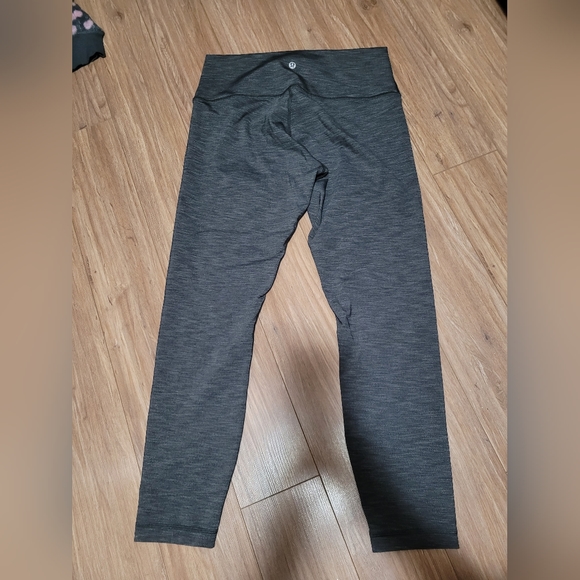 Lulu - Picture 2 of 3